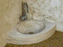 Traverten Üçgen Lavabo